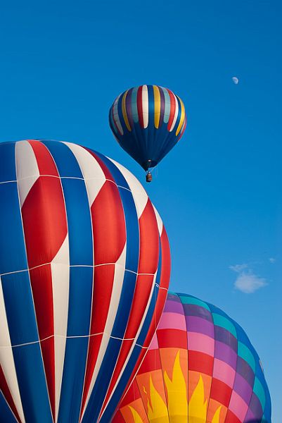 Three_Hot_Air_Baloons_09031.jpg