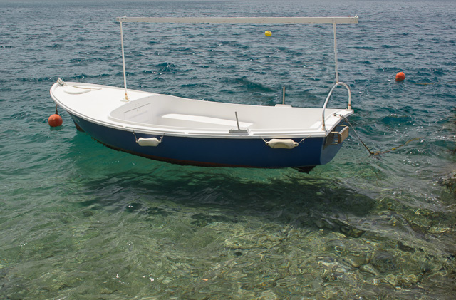 Blue_Boat_Clear_Water_6224.jpg - "Blue Boat" - fishing boat on crystal clear water in Cavtat, Croatia - May 2015