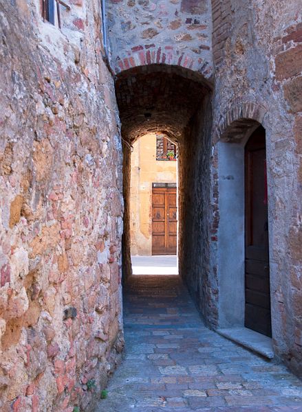 AlleyDoor_DSC07385.jpg - #0137_Alley Way, Pienza, Italy