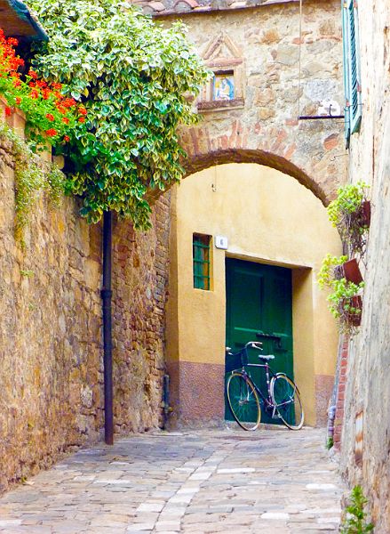 DoorBike_P1020597.jpg - #0140_Bicycle and green door, San Quirico d'Orcia, Italy