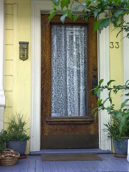 DoorCambridgeyellowPICT77-w.jpg - #0101_Lace Door Window, Cambridge, MA