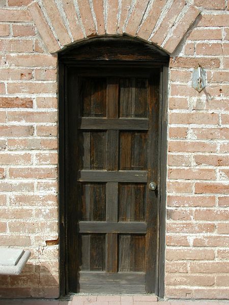 DoorP3180566-w.jpg - #0114_Brown Door - brick