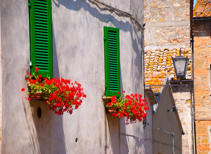 Window_DSC07382.jpg - #0152_Green Shutters with Geraniums, Assisi, Italy