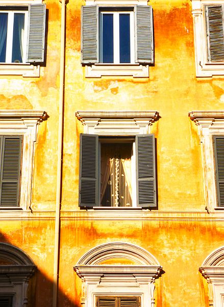 WindowsRome_P1030049.jpg - #0145_Old Lace in Window, Rome, Italy